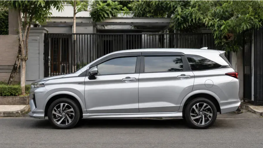 Tampak Samping Toyota Avanza Veloz
