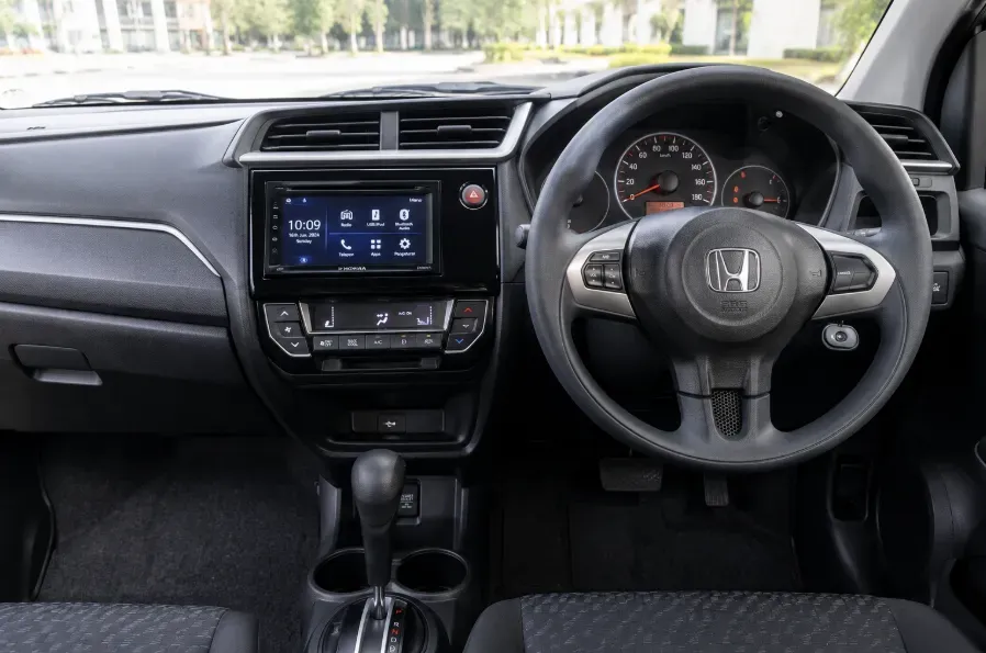 tampilan interior Honda Brio